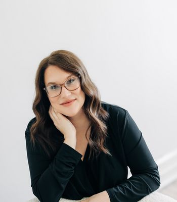 Portrait of Keri Pate, REALTOR®.