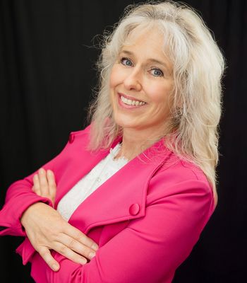 Portrait of Tammy Shoyeb, Realtor®.